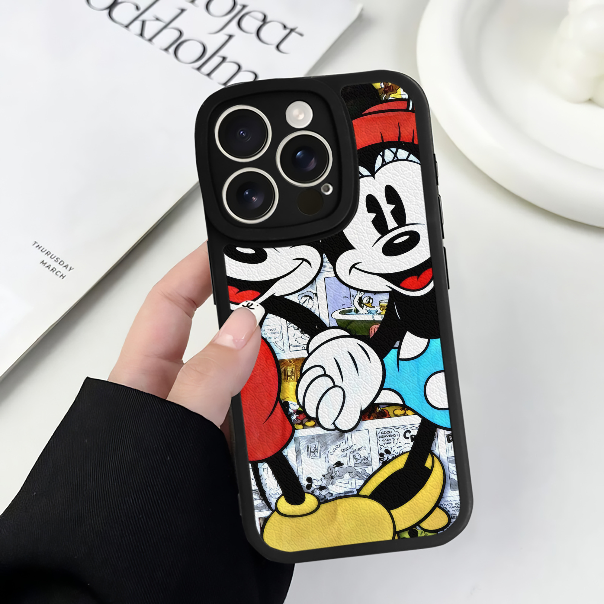 （画像用） ミッキーマウス Mickey Mouse 【iPhone 16シリーズ対応】シリコンスマホケース（レザー調） 材質：シリコン